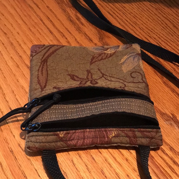 Purse with shoulder strap, has 2 pockets w zippers, tapestry motif. 6”x6”. - Picture 3 of 9